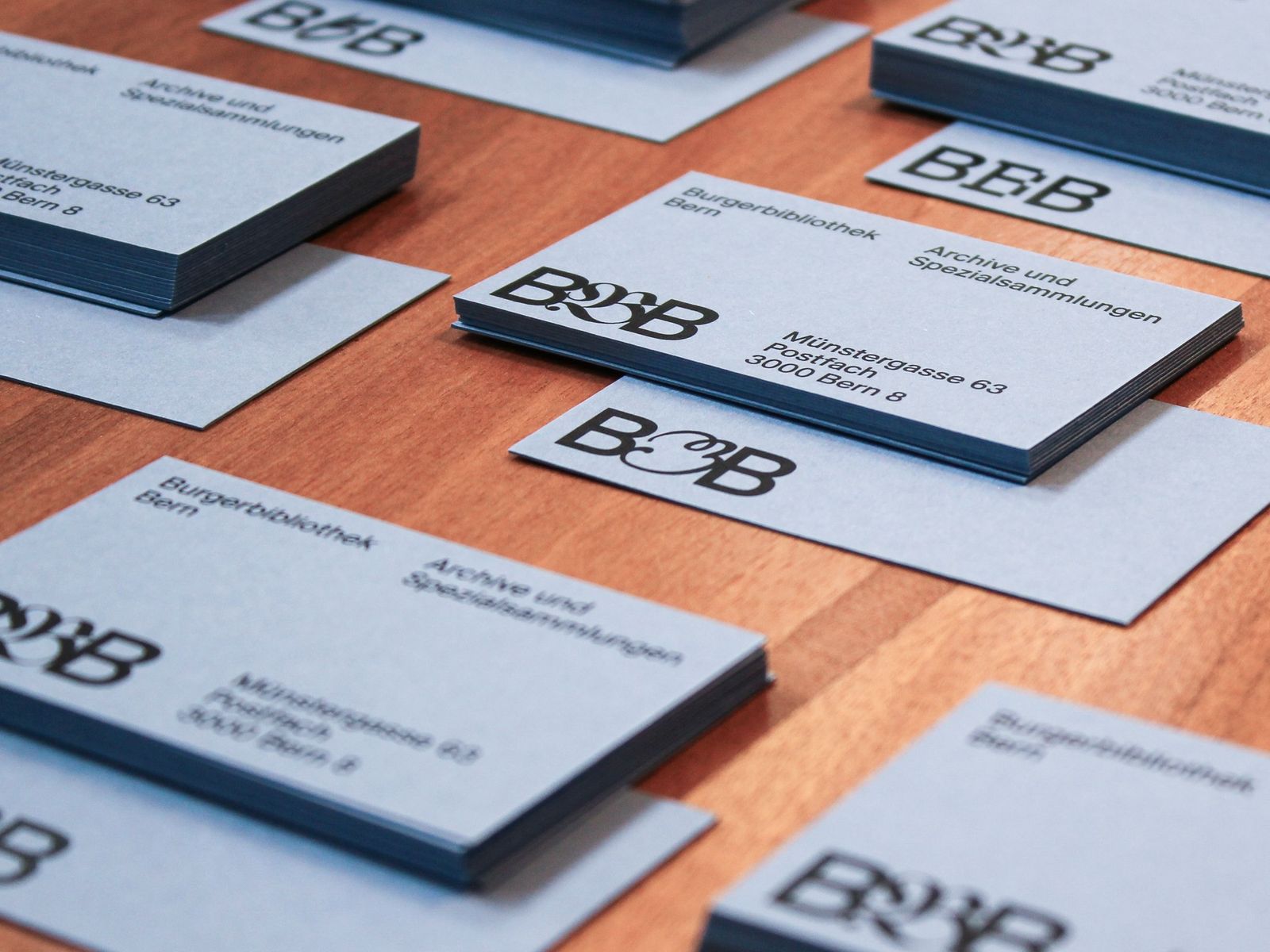 Visitenkarten der Burgerbibliothek Bern.